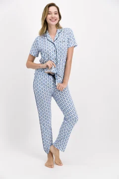 Pijama Dama – Bluza cu Nasturi și Guler Clasic, Pantaloni Lungi cu Vipusca și Buzunare