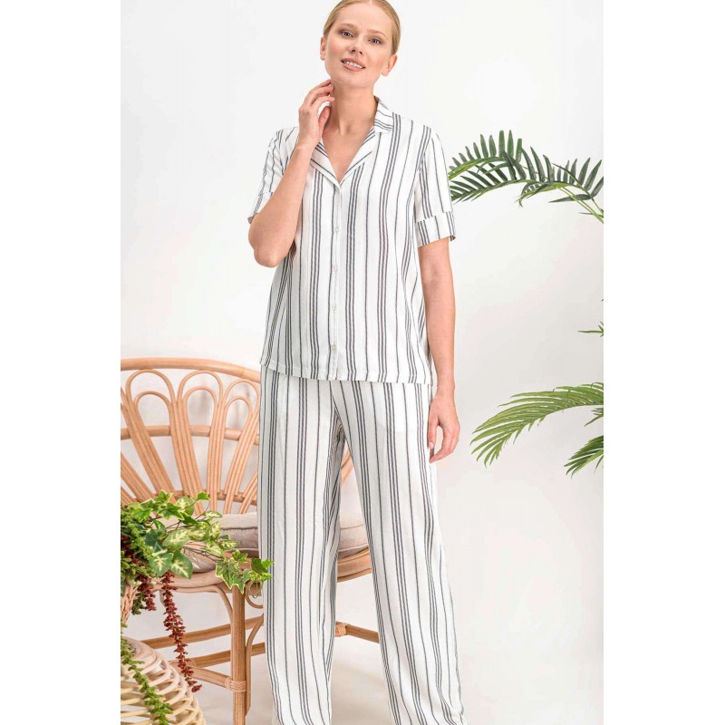 Pijama damă,  bluză cu mânecă scurtă și guler cu rever, pantaloni lungi, imprimeu cu dungi