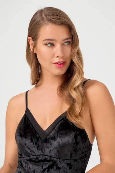 Body dama din catifea, decoltat, inchidere cu nasture, culoare negru