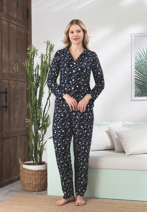 Pijama damă neagră cu mânecă lungă și pantaloni lungi, imprimeu cu steluțe albe