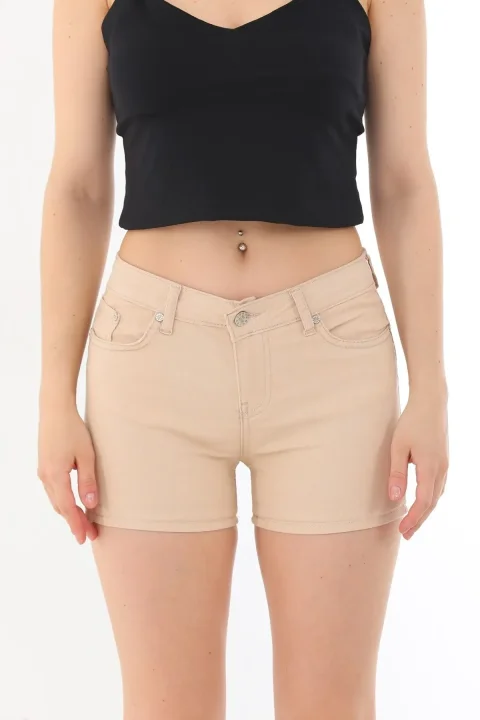 Blugi scurți damă de vară – elastici, mulați, cu buzunare la spate-crem — imagine 1