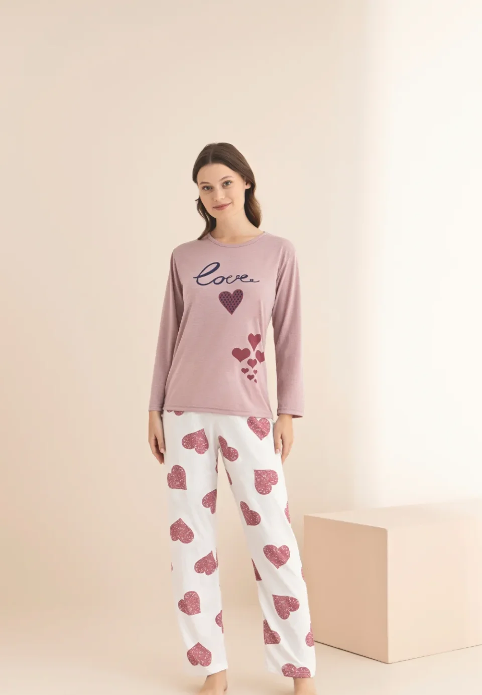 Pijama damă roz cu mânecă lungă și pantaloni lungi, imprimeu „Love You More”