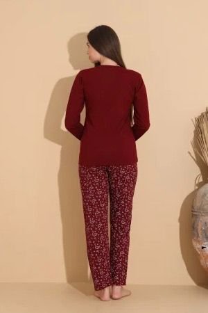 Pijama damă visiniu, bluză „Our Family” și pantaloni cu imprimeu flamingo – 100% bumbac — imagine 2