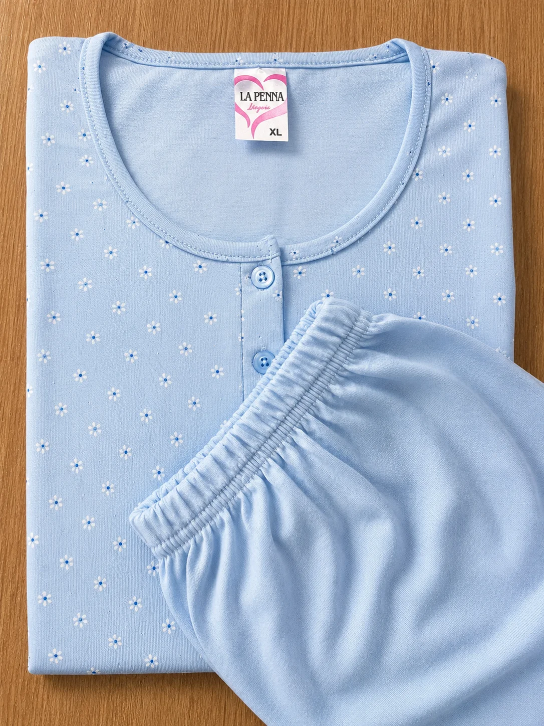 Pijama dama  albastra cu floricele tricou si pantaloni 3/4