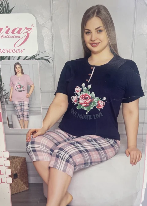 Pijama dama din bumbac Big Size, colecția primăvară, tricou blumarin cu nasturi și pantaloni 3/4, imprimeu flori