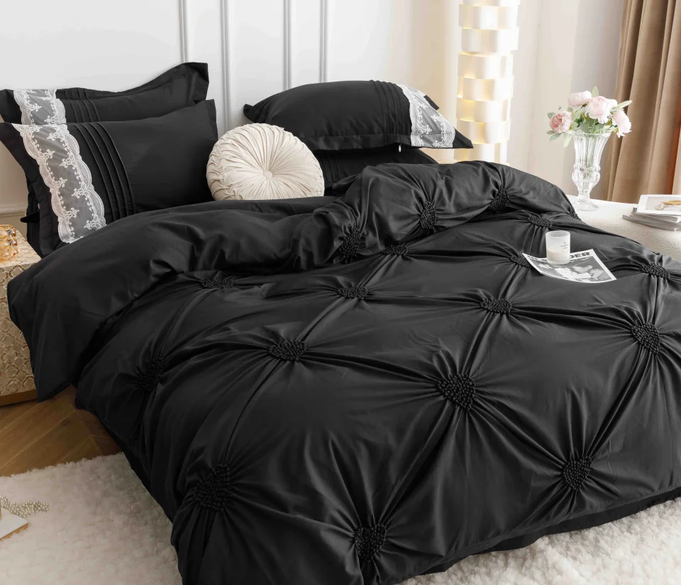 Lenjerie de Pat Dublu din Finet 6 pcs - Inimi Brodate NEGRU 810