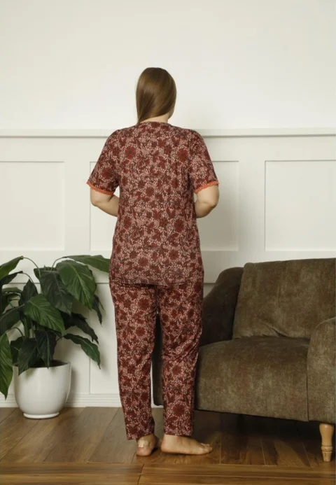 Pijamale damă Big Size, mânecă scurtă, pantaloni lungi, culoare cărămiziu, imprimeu floral — imagine 3