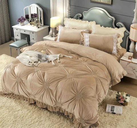 Lenjerie de pat din catifea cu pliuri si dantela, 4 piese, pentru pat dublu, culoare BEJ