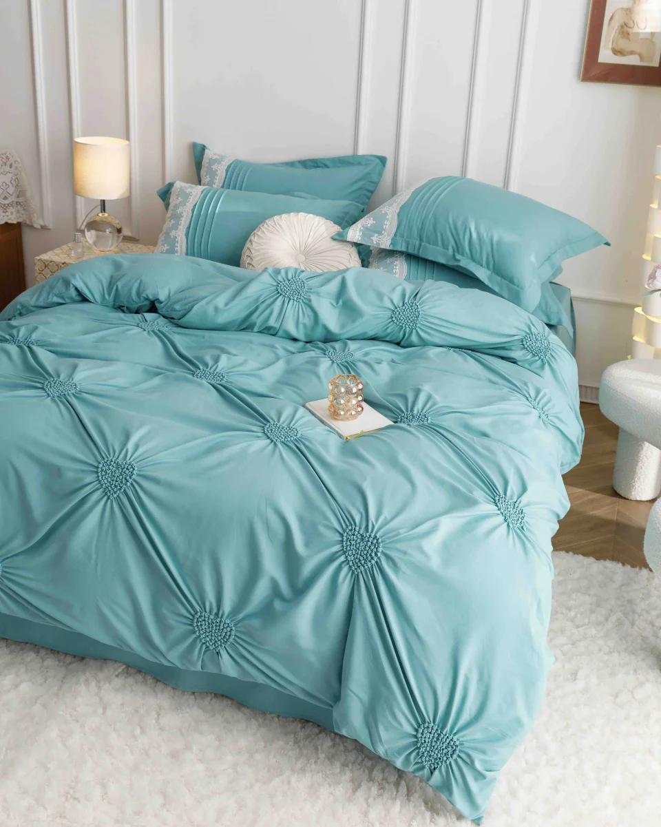 Lenjerie de Pat Dublu din Finet 6 pcs - Inimi Brodate BLUE 819