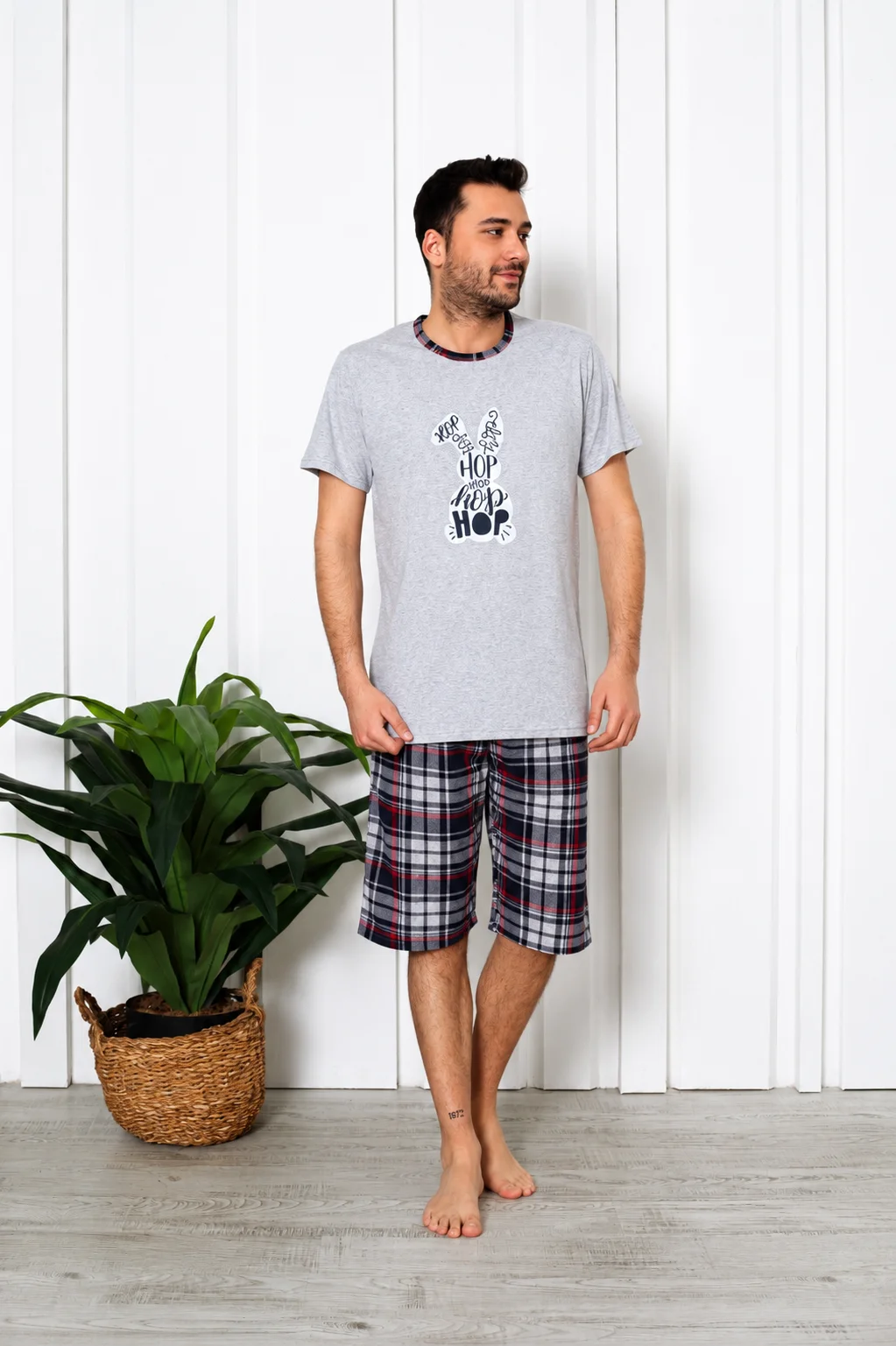 Pijama bărbat din bumbac, mânecă scurtă și pantaloni 3/4, imprimeu iepure hip-hop, gri