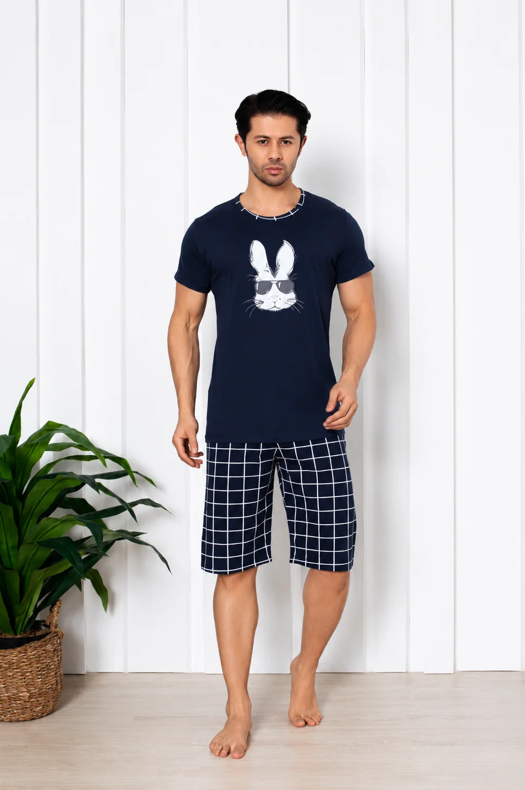 Pijama bărbat din bumbac, mânecă scurtă și pantaloni 3/4, imprimeu iepure cu ochelari, bleumarin