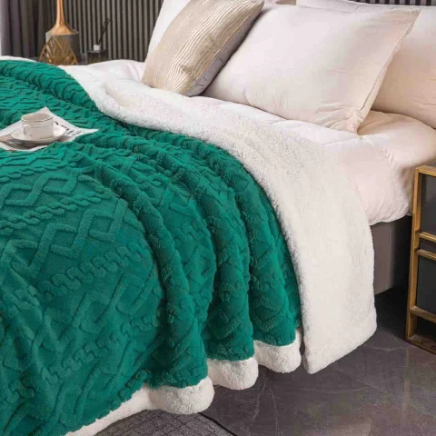 Patura pufoasa cu blanita VERDE — imagine 2