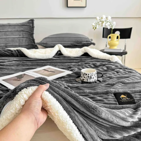 Patura premiu 3D cu blanita, +2 fete perna , GRI INCHIS — imagine 2