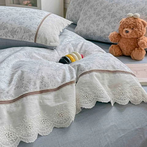 Lenjerie de pat  cu elastic si broderie, bumbac 100%, ALB, BLUE-AB-10 — imagine 2