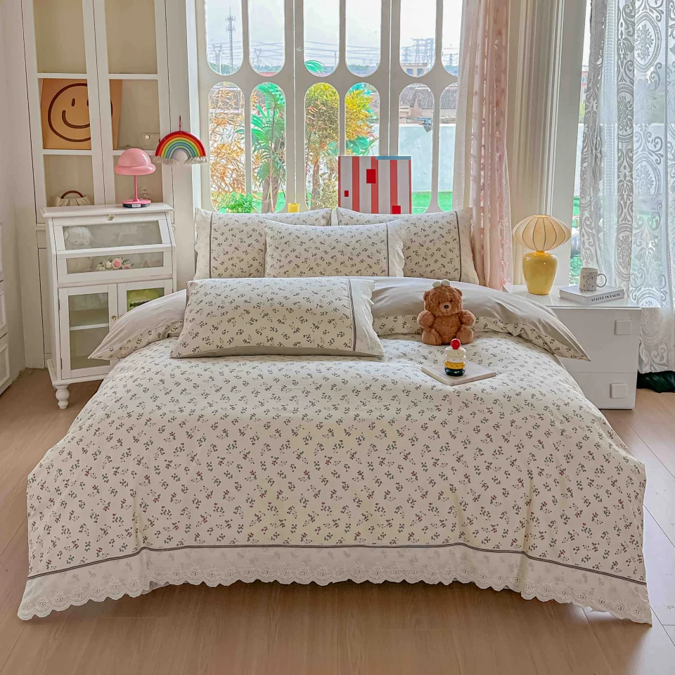 Lenjerie de pat  cu elastic si broderie, bumbac 100%, ALB, CREM, AC-22