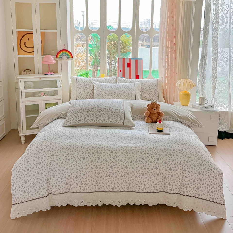 Lenjerie de pat  cu elastic si broderie, bumbac 100%, CREM, ALB,  CA-18