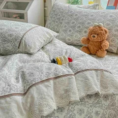 Lenjerie de pat  cu elastic si broderie, bumbac 100%. ALB- GRI cu modele-AG-26