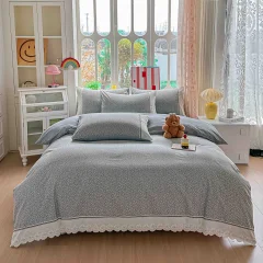 Lenjerie de pat  cu elastic si broderie, bumbac 100%. GRI cu flori mici GF-27