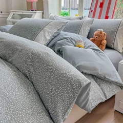 Lenjerie de pat  cu elastic si broderie, bumbac 100%. GRI cu flori mici GF-27