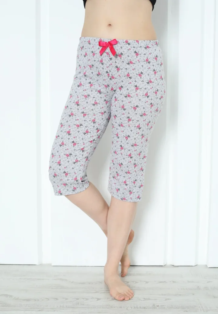 Pantaloni pijama damă 3/4, gri, imprimeu flori roz inchis