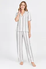 Pijama damă, bluză cu mânecă scurtă și guler cu rever, pantaloni lungi, imprimeu cu dungi