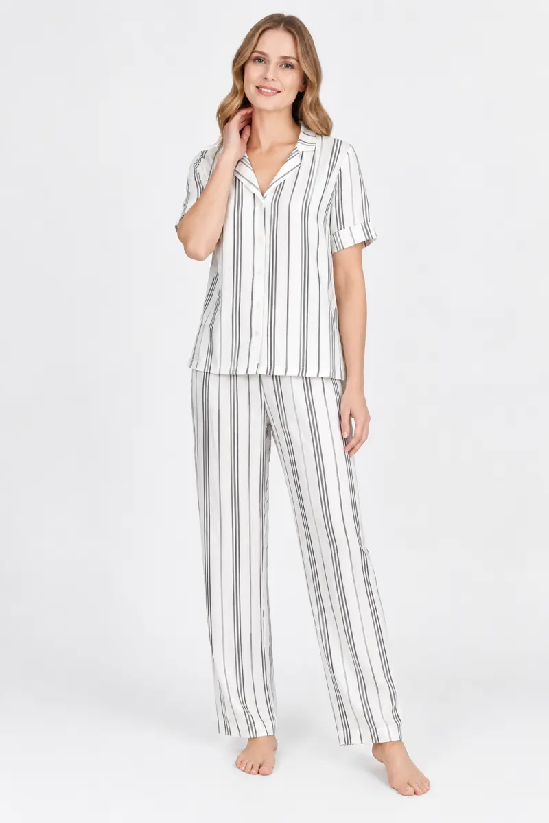 Pijama damă, bluză cu mânecă scurtă și guler cu rever, pantaloni lungi, imprimeu cu dungi