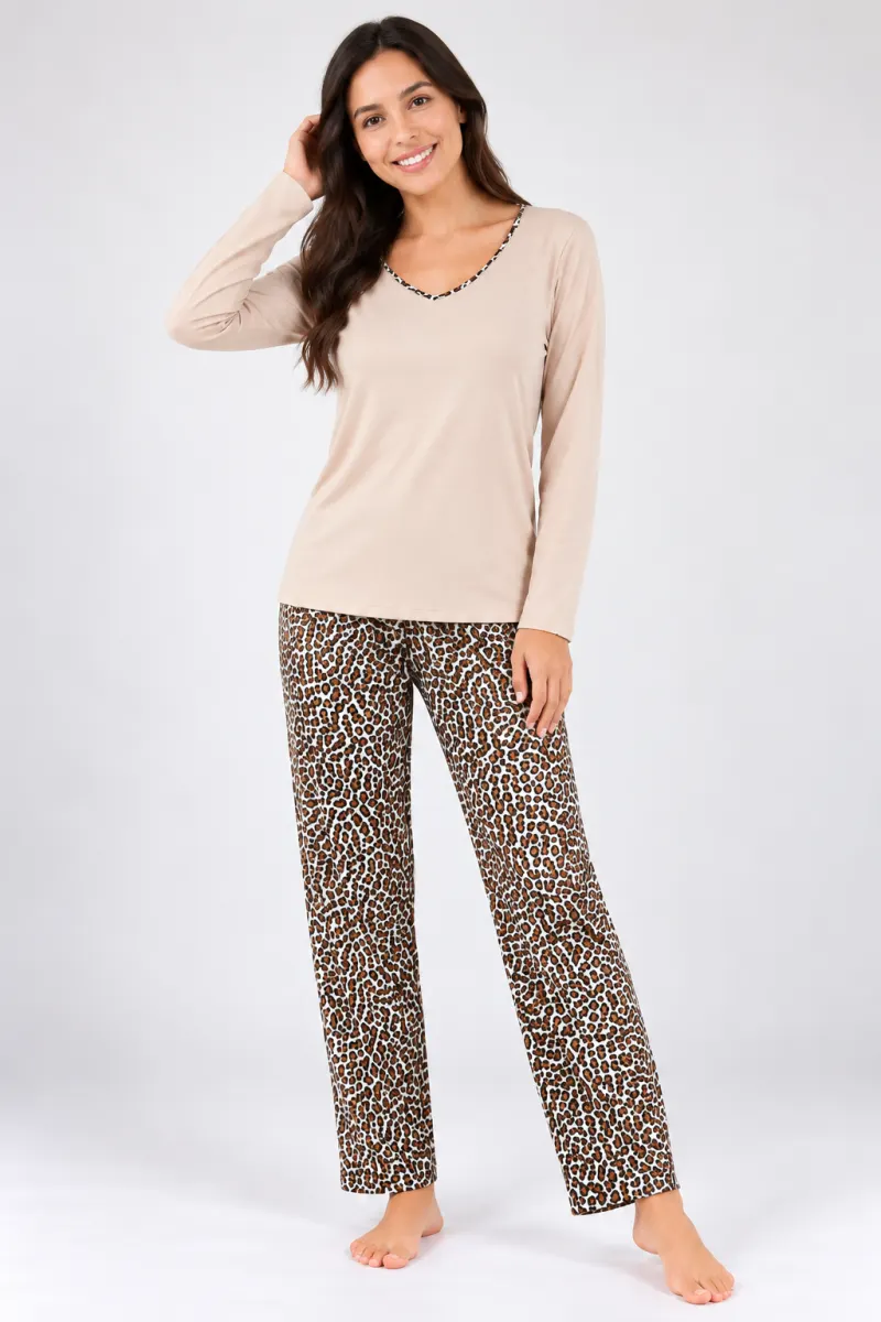 Pijama de dama bej cu maneca lunga si pantaloni lungi leopard