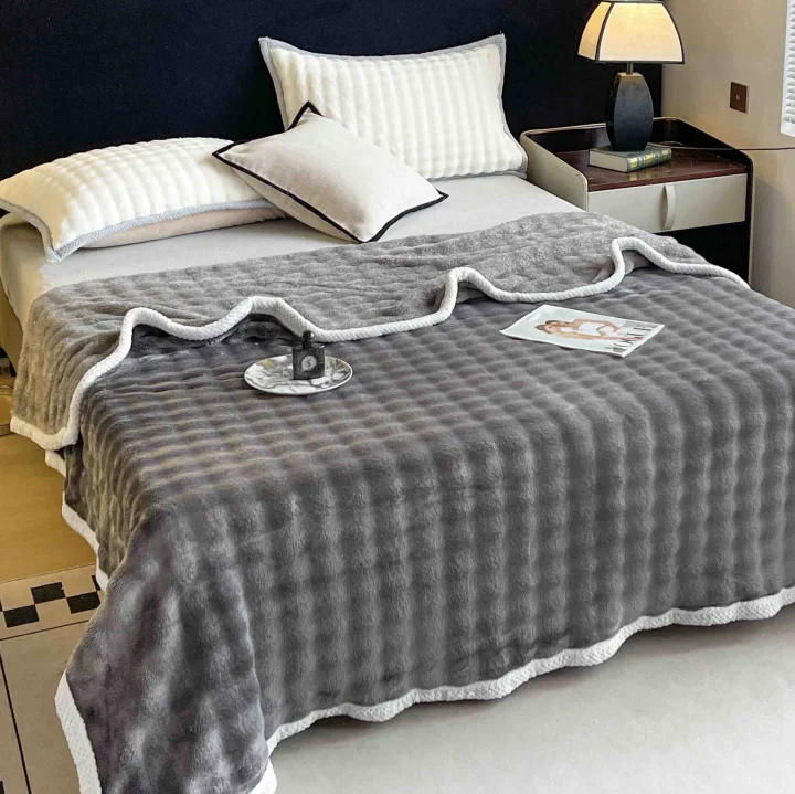 Pătură Cocolino Pufoasă din Microfibră Plușată, cu Bordură Albă, 200x230 cm, Textură Soft