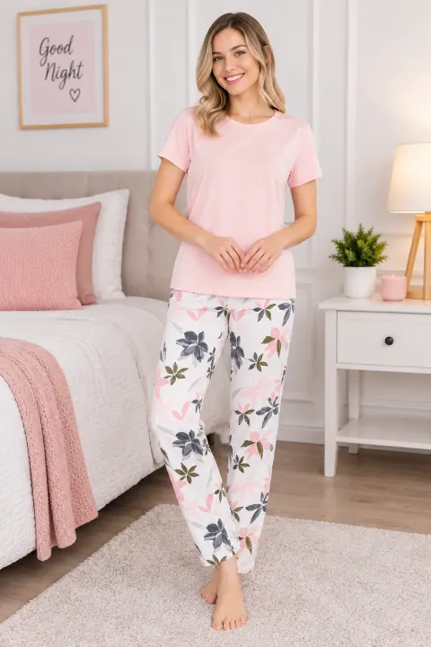 Pijama damă, bluză cu mânecă scurtă și decolteu rotund, pantaloni lungi cu imprimeu floral, culoare crem