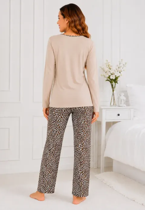 Pijama de dama bej cu maneca lunga si pantaloni lungi leopard