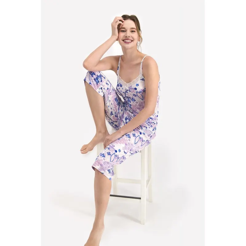 Pijama dama, Mov