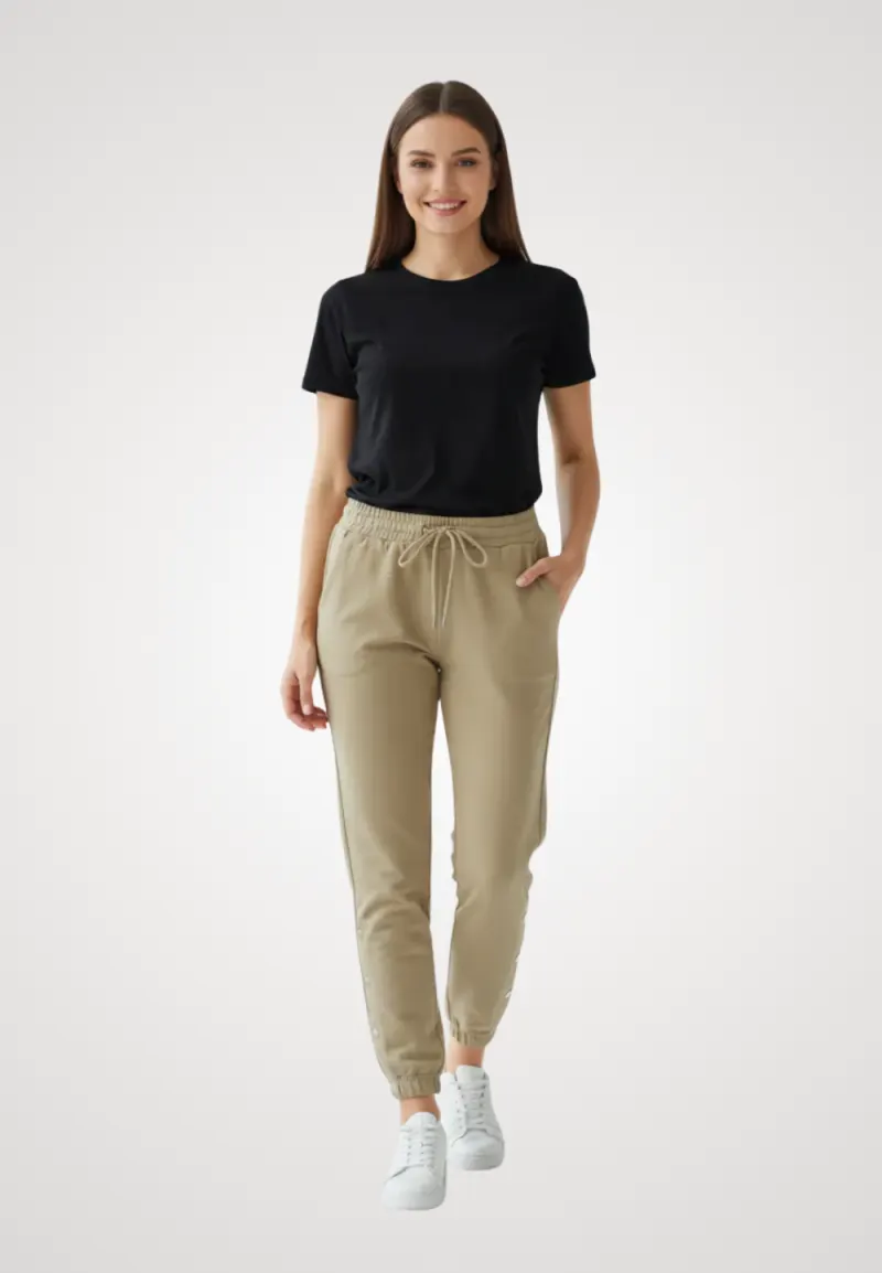 Pantaloni de trening damă crem cu capse decorative