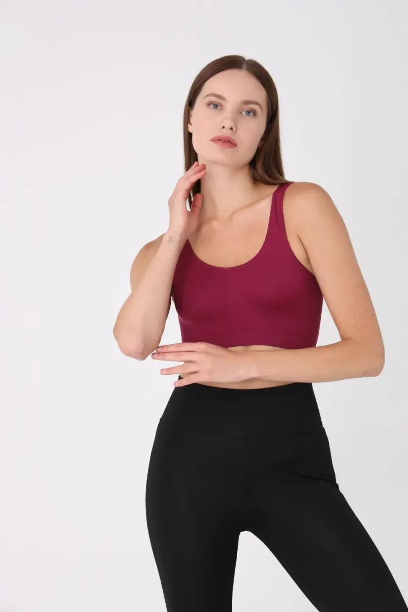 Bustieră damă lejeră, cu bretele late, fără push-up și fără balene, bordo