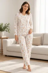 Pijama damă iarnă mărimi mari – albă cu imprimeu flori portocalii,