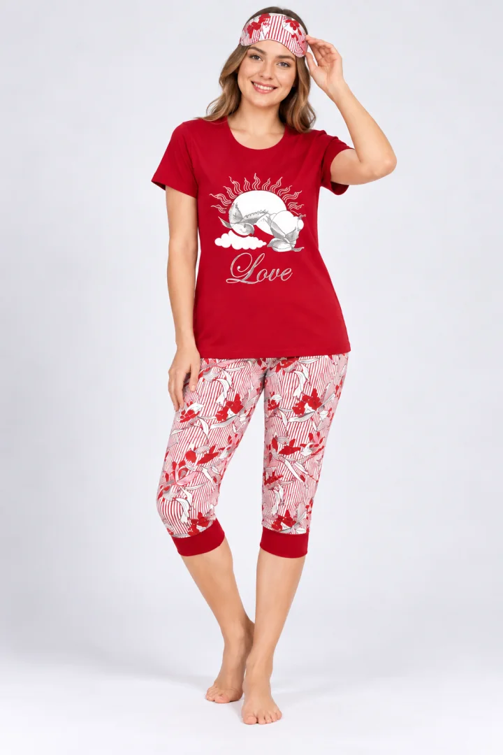 Pijama dama din bumbac, tricou si pantaloni 3/4 cu manseta, imprimeu Love, masca de dormit asortata