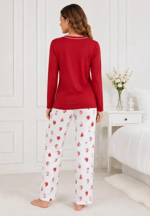 Pijama de dama rosu cu maneca lunga si pantaloni lungi alb cu capsuni