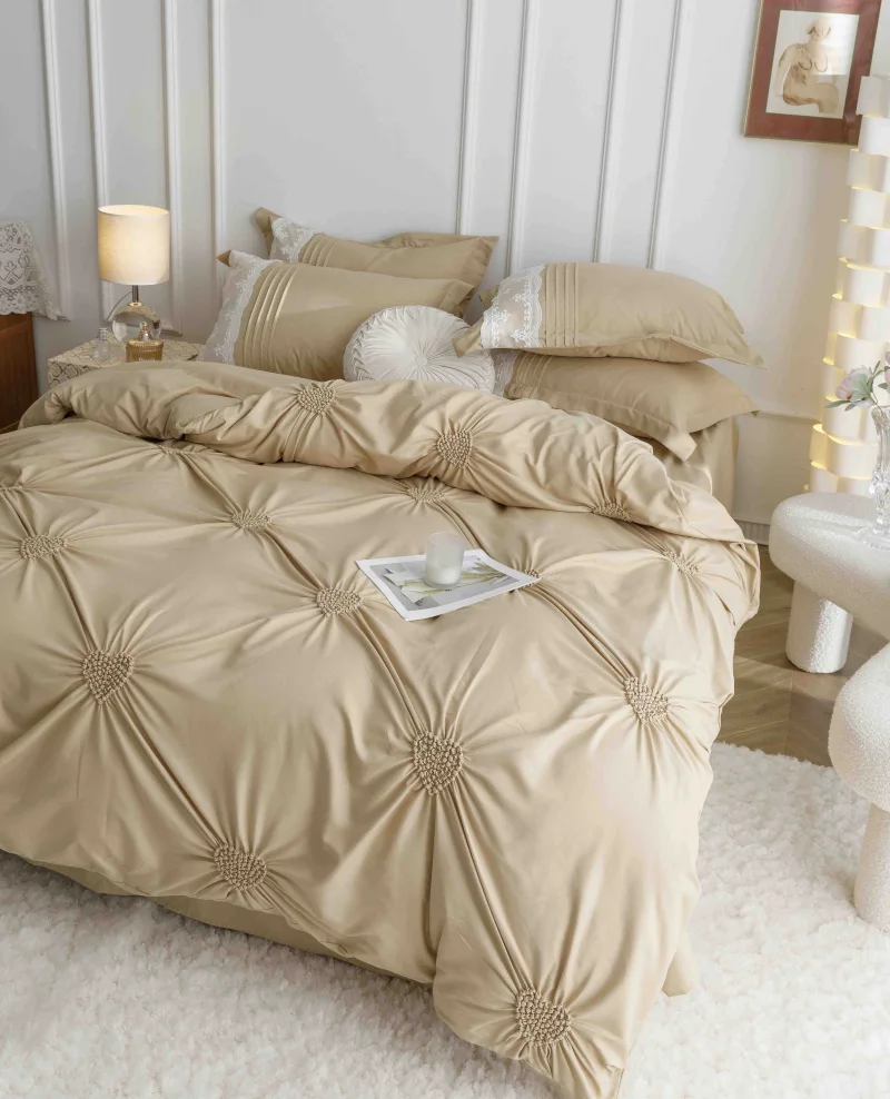 Set Lenjerie de Pat Premium din Microfibră Soft-Touch cu Inimioare Brodate, 6 Piese