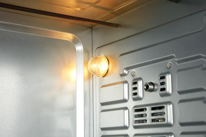 Cuptor Electric 28L, 1600W, cu Convecție, Display Digital, Temperatură Reglabilă 100–230°C, Timer 60 Minute și Programe de Gătit