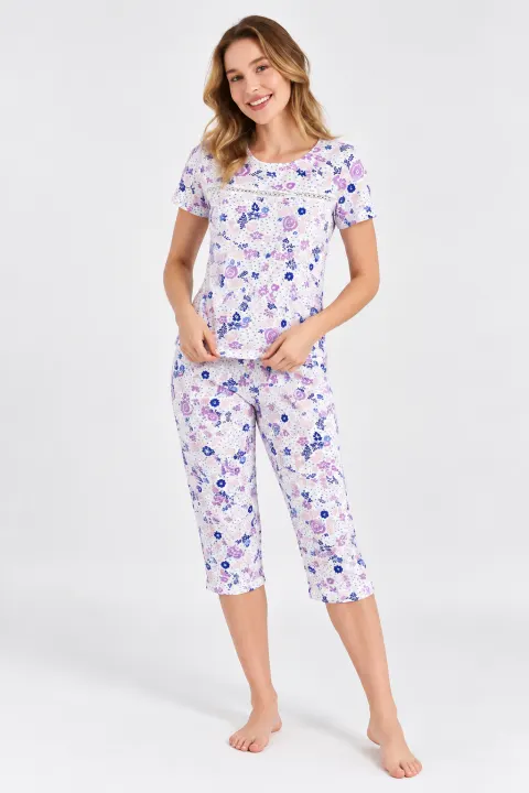 Pijama damă cu bluză cu mânecă scurtă și pantaloni 3/4, imprimeu floral, mov