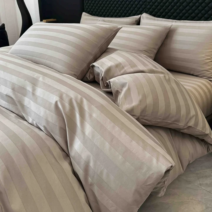 Lenjerie de Pat 100% Bumbac Damasc Deluxe, 6 Piese, Cearșaf cu Elastic 180x200 cm, Husă Pilotă 200x230 cm