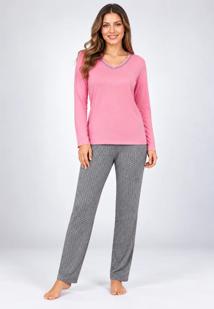 Pijama de dama roz cu maneca lunga si pantaloni lungi gri cu buline