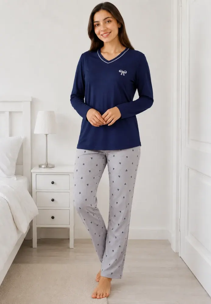 Pijama de dama blumarin cu maneca lunga si pantaloni lungi gri cu fundite