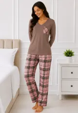 Pijama de dama cu bluza cu maneca lunga maro si pantaloni lungi in carouri