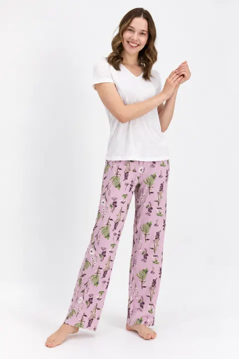 Pijama damă, bluză cu mânecă scurtă și decoltev V, pantaloni lungi, imprimeu floral