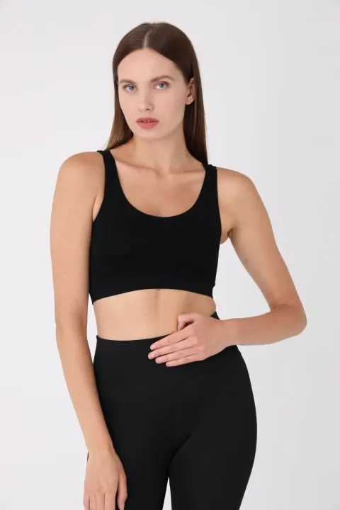 Bustieră damă lejeră, cu bretele late, fără push-up și fără balene, negru