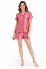 Pijamale damă, bluză cu nasturi și guler clasic, mânecă scurtă și pantaloni scurți, imprimeu dungi, rosu