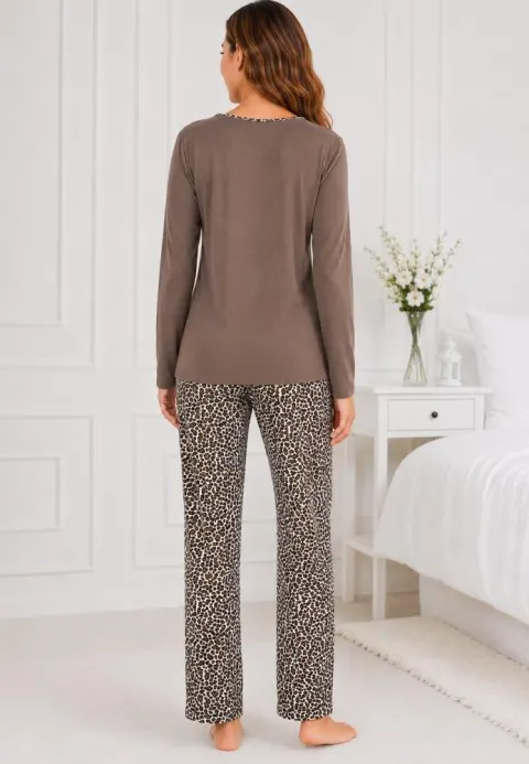 Pijama de dama maro cu maneca lunga si pantaloni lungi leopard