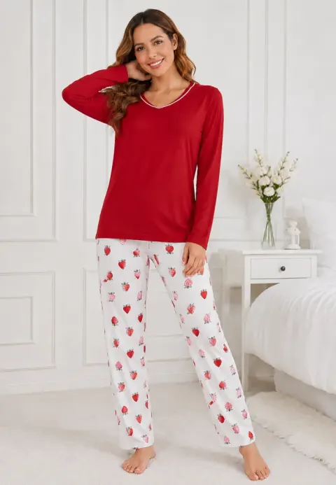 Pijama de dama rosu cu maneca lunga si pantaloni lungi alb cu capsuni