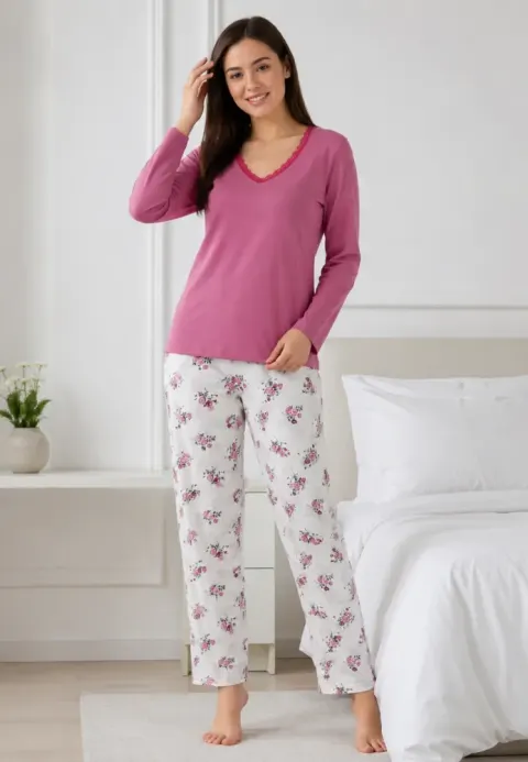 Pijama de dama roz pudra cu maneca lunga si pantaloni lungi albi cu flori