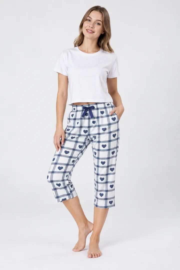 Pantaloni pijama damă 3/4, albastru cu alb, imprimeu inimi